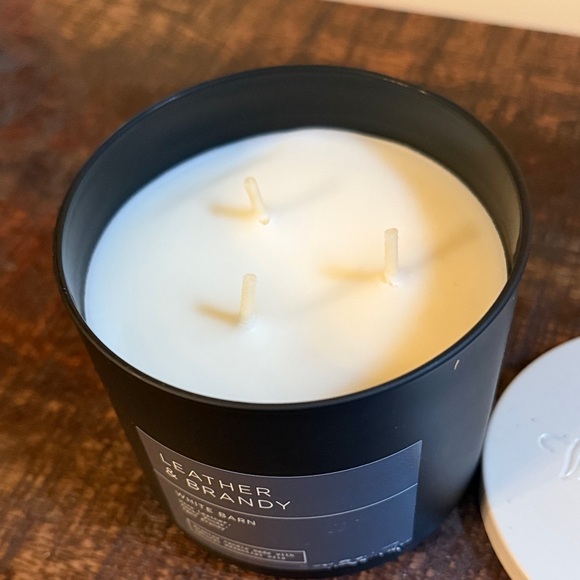 White Barn Leather & Brandy Candle - Black and White - Picture 3 of 3
